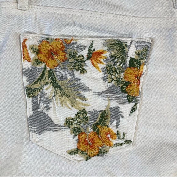Cult of Individuality Women's Tantra Distressed Floral White Denim Shorts - Picture 6 of 9